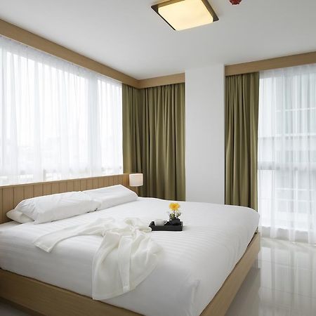 Modern Thai Suites Phuket Zimmer foto