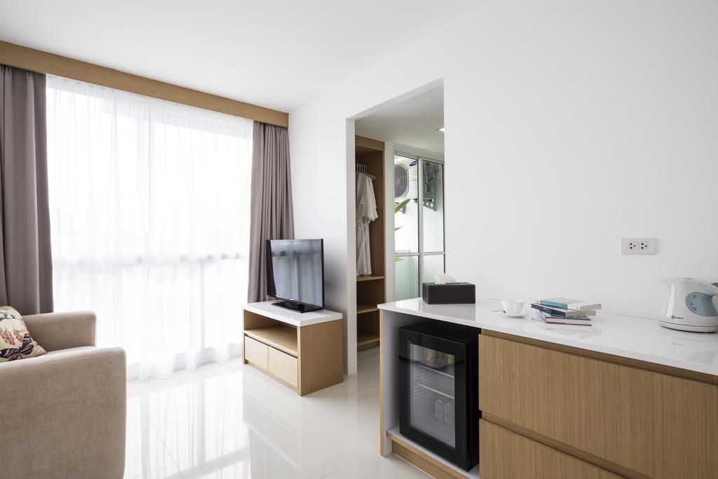 Modern Thai Suites Phuket Zimmer foto