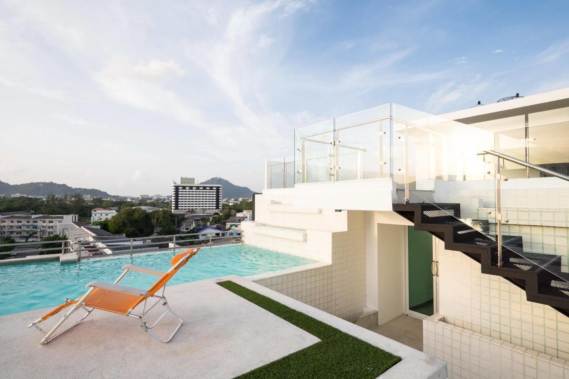 Modern Thai Suites Phuket Exterior foto